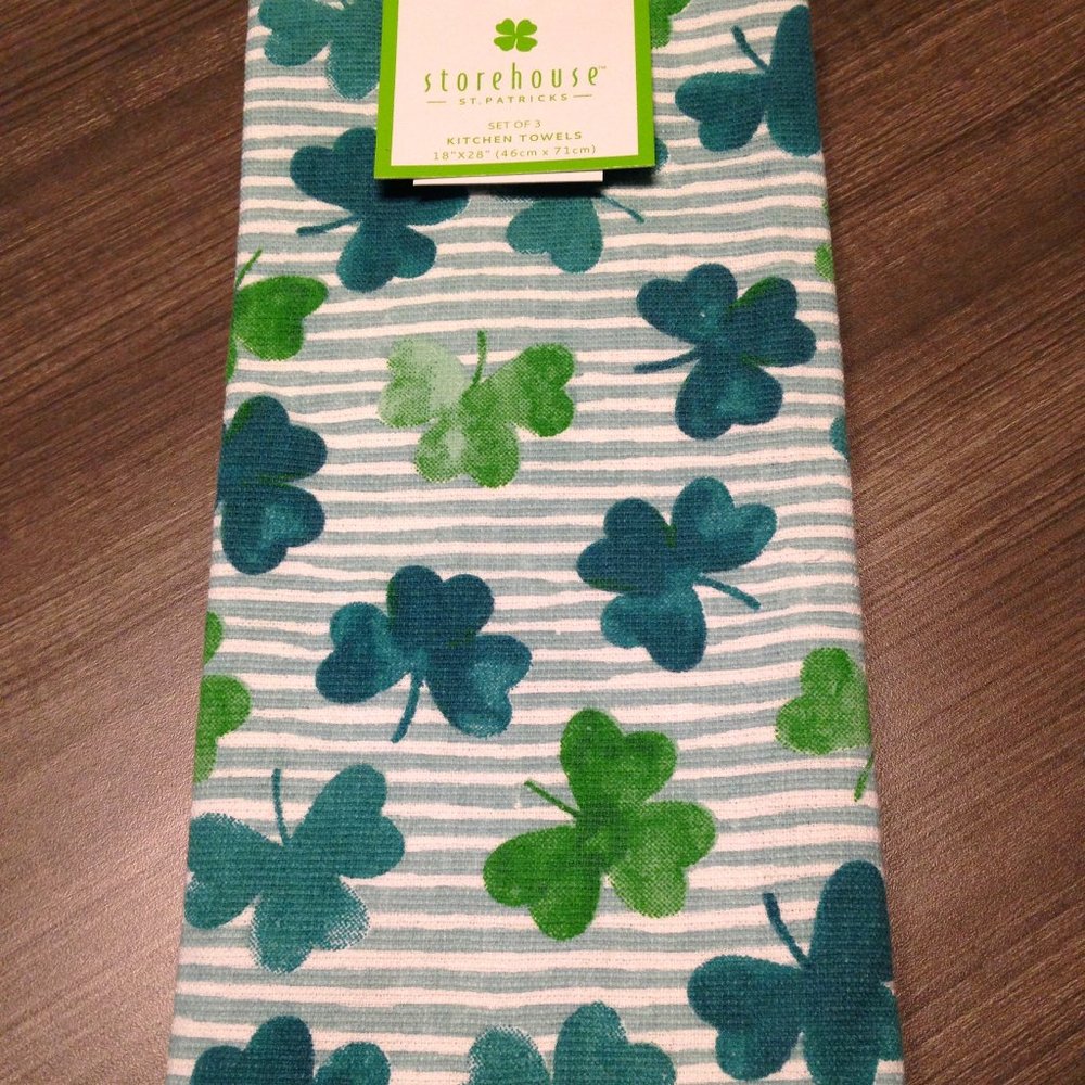 NWT St. Patrick's Day motif Kitchen Towel Set of 3. Shamrocks.